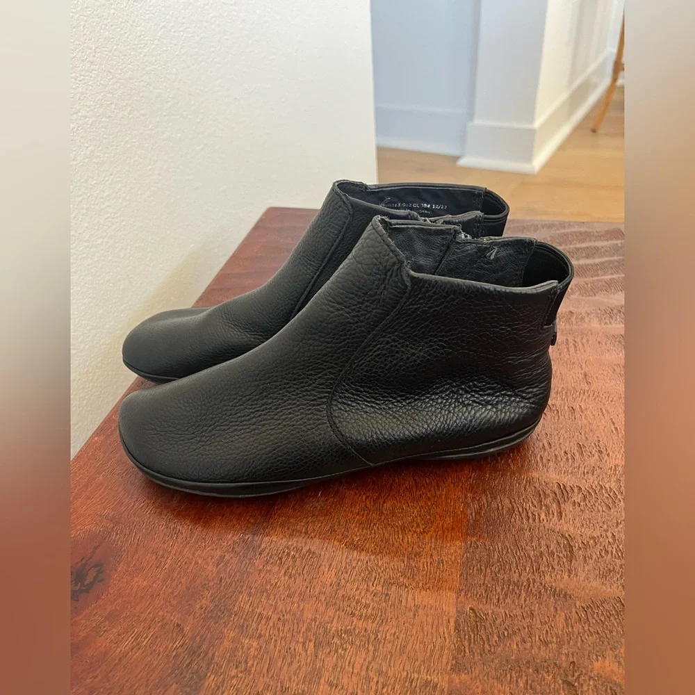Camper Right Nina Slim Black leather comfy minimalist ankle boots sz 38